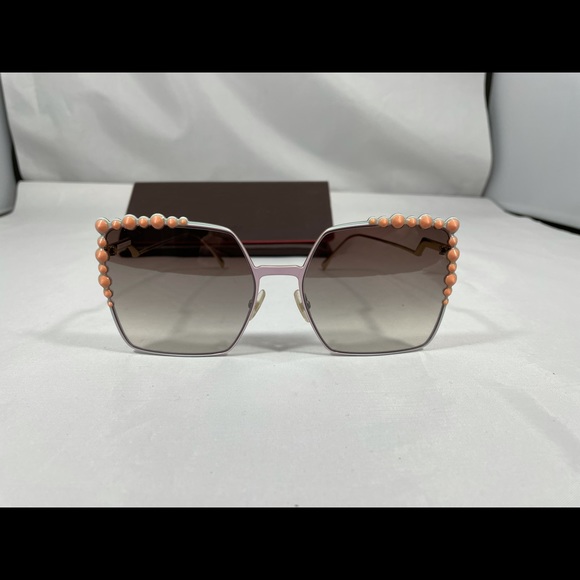 FENDI SUNGLASSES! - Picture 6 of 12